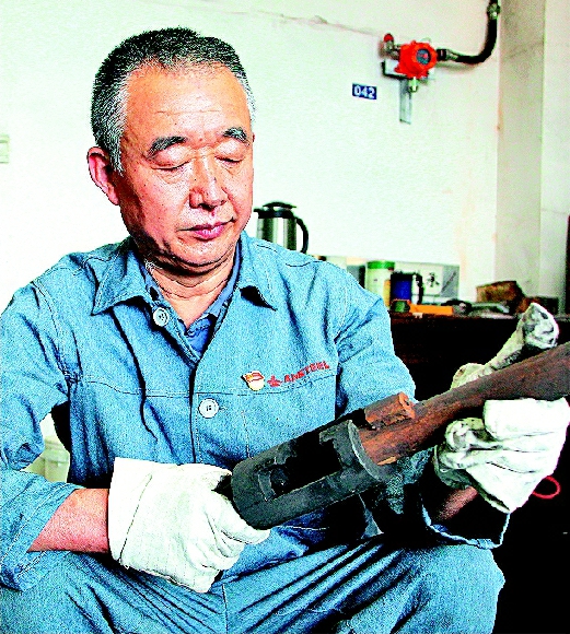 天诚配资 岳彩东：在高炉中淬炼“钢铁匠心”